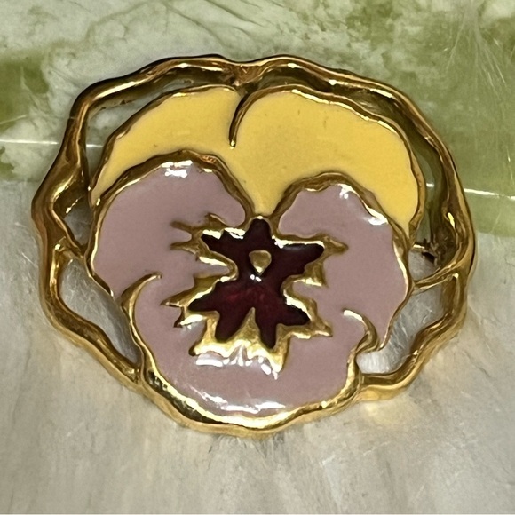 Avon Jewelry - Vintage Avon Pansy Brooch